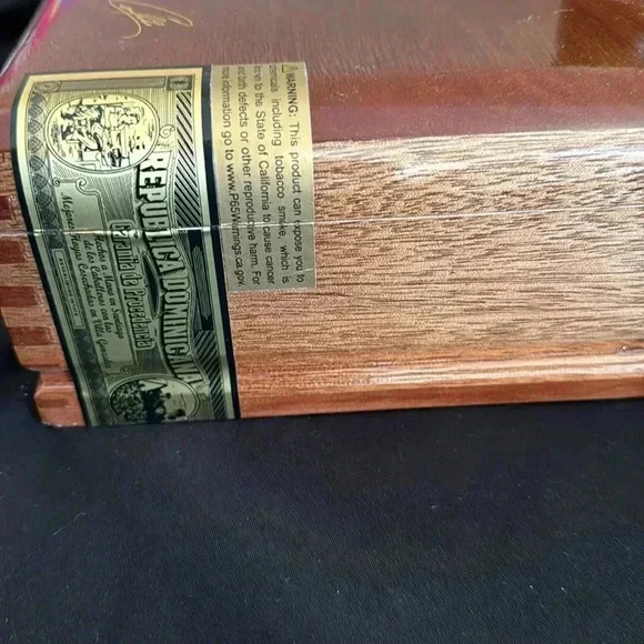 Empty Arturo Fuente - Don Carlos Belicosa Cigar Box-Great Condition 2 Boxes - Picture 4 of 5